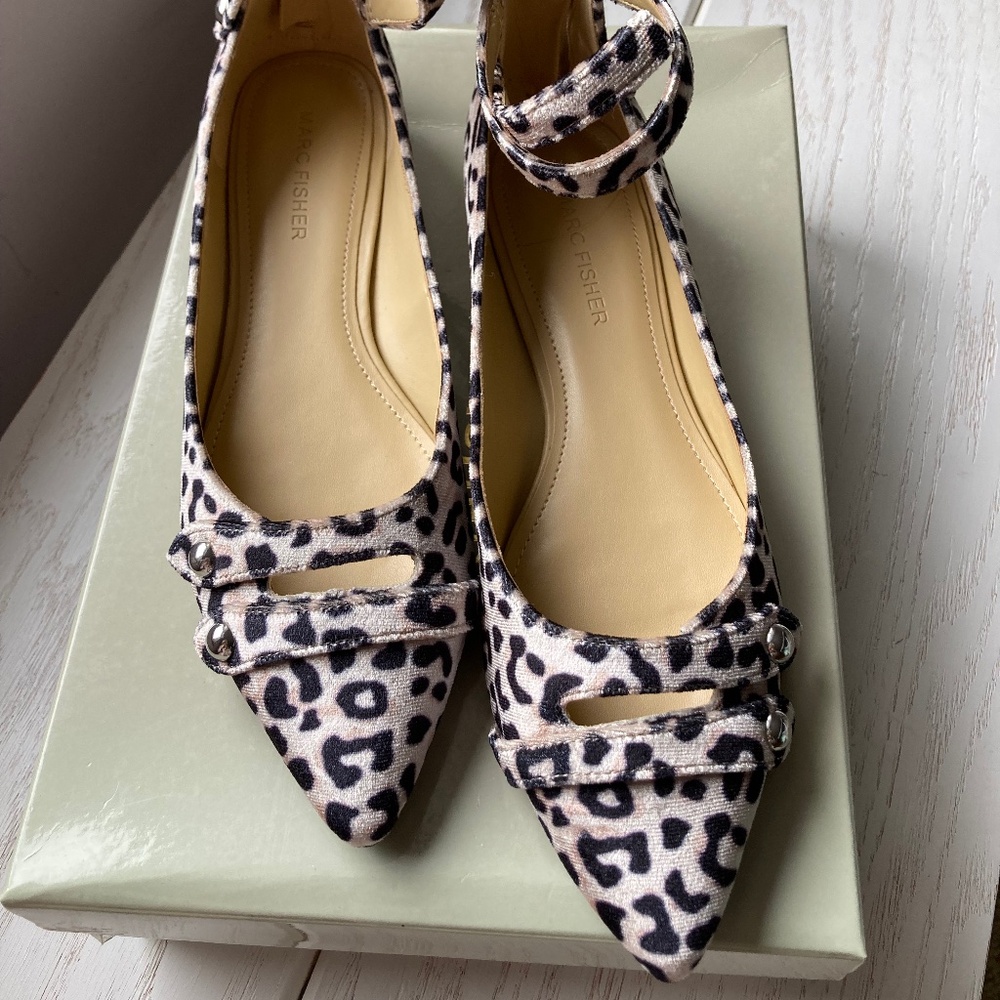 Marc Fisher Leopard Print Pointy Toe Velvet Flats New w/ Box Size 7